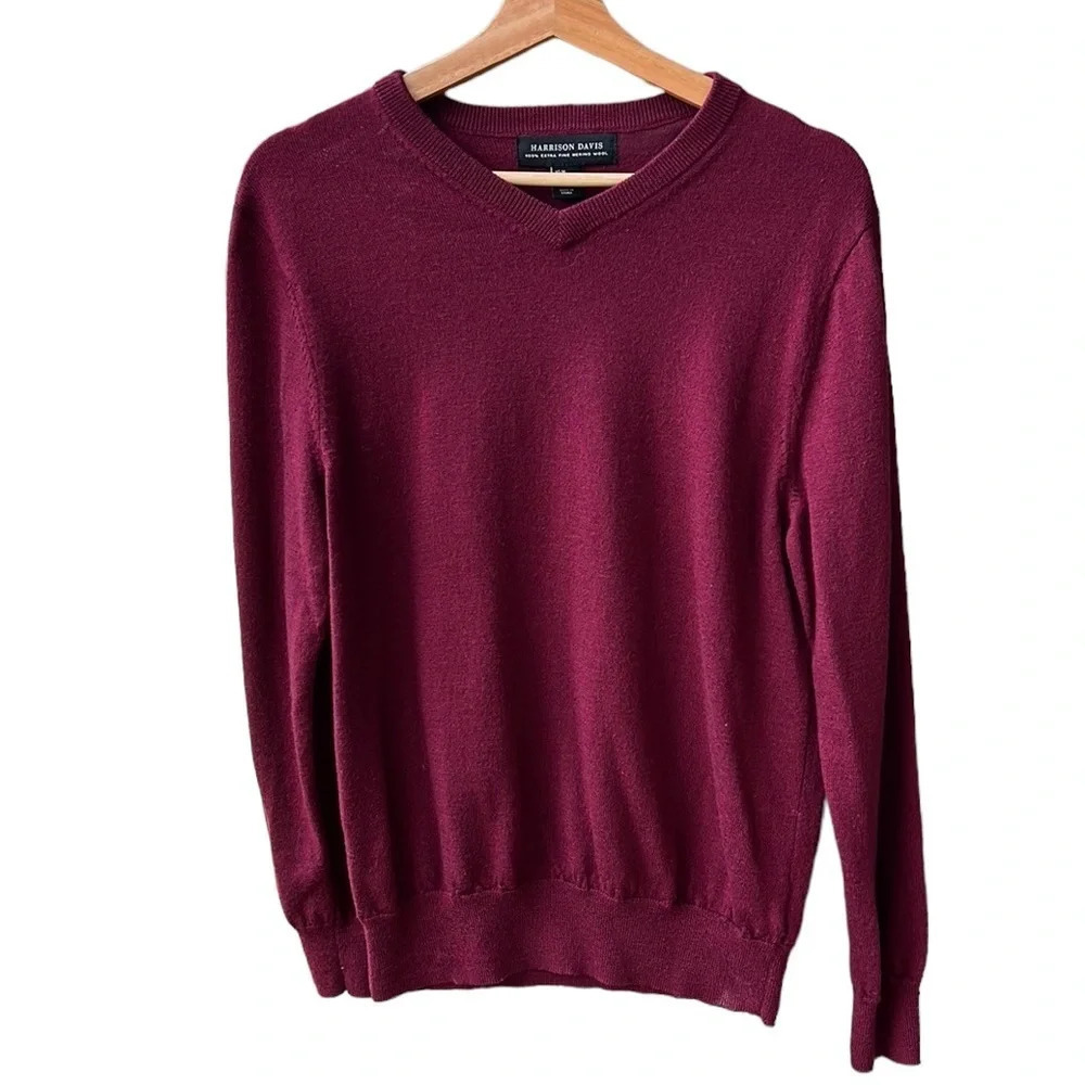 Harrison Davis Men’s Minimalist 100% Merino Wool V Neck Sweater. Light Weight.